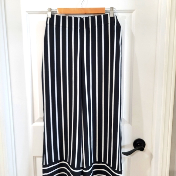 Striped Wide-Leg Cropped Pants - Picture 6 of 6